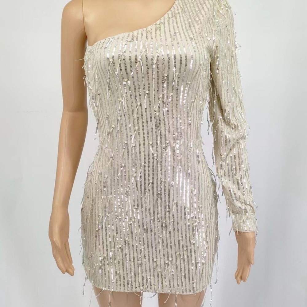 NO BRAND SHOWN, Size 2XL, CREAM, Glamorous One-Shoulder Sequin Dress